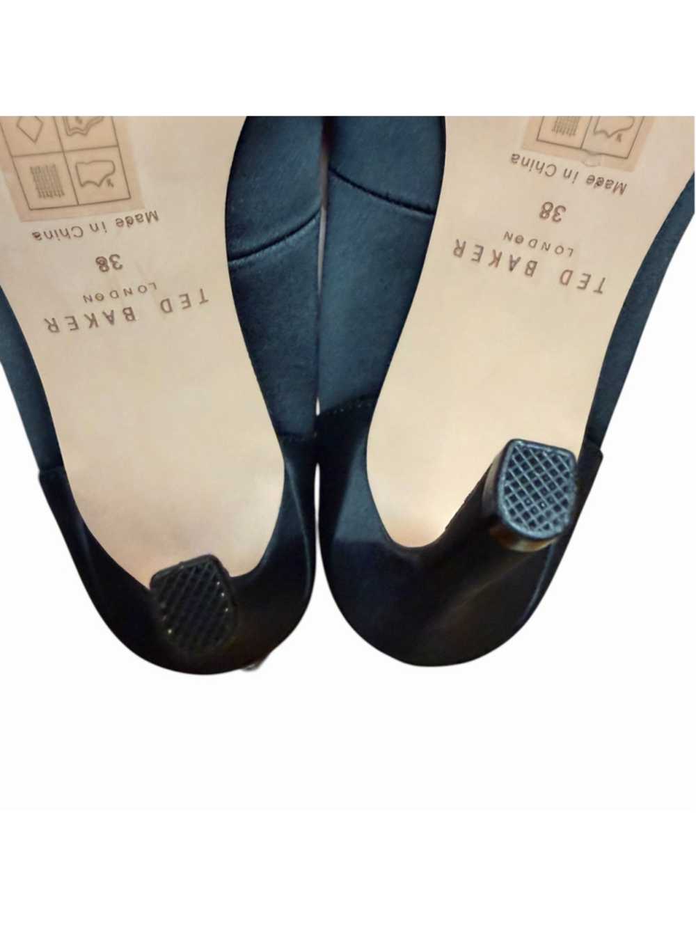 Ted Baker Orlilas Pointed Toe Satin Crystal Bow Stiletto Pumps Black Size 38/7.5 - Picture 12 of 13
